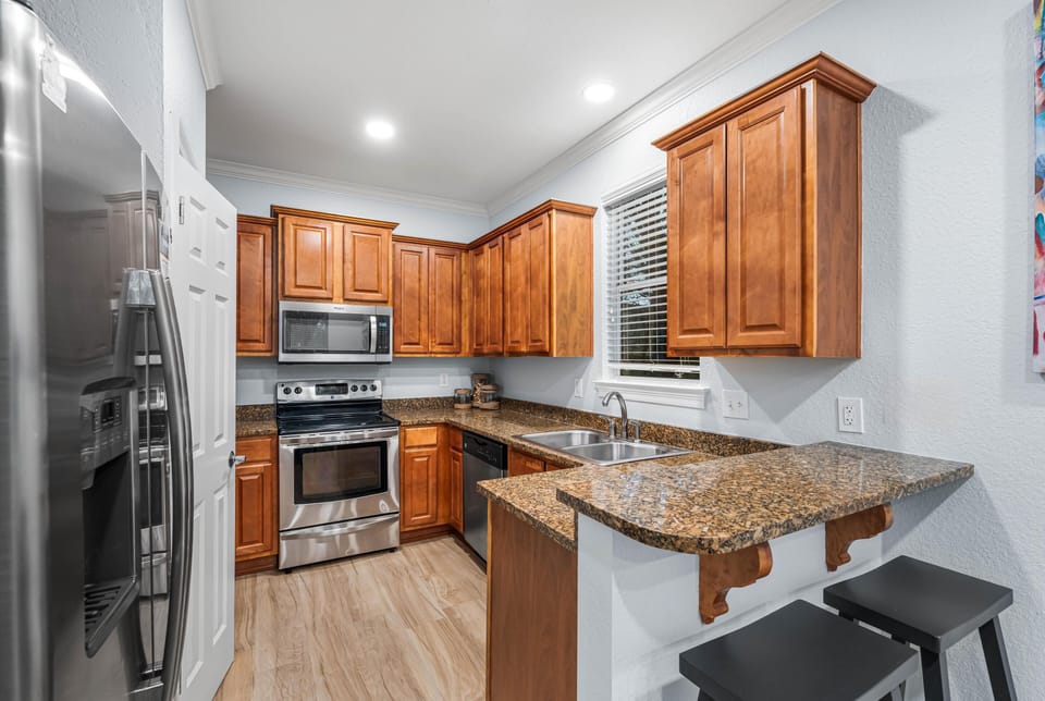 House, Multiple Beds (Sea Sprite) | Private kitchen | Oven, toaster