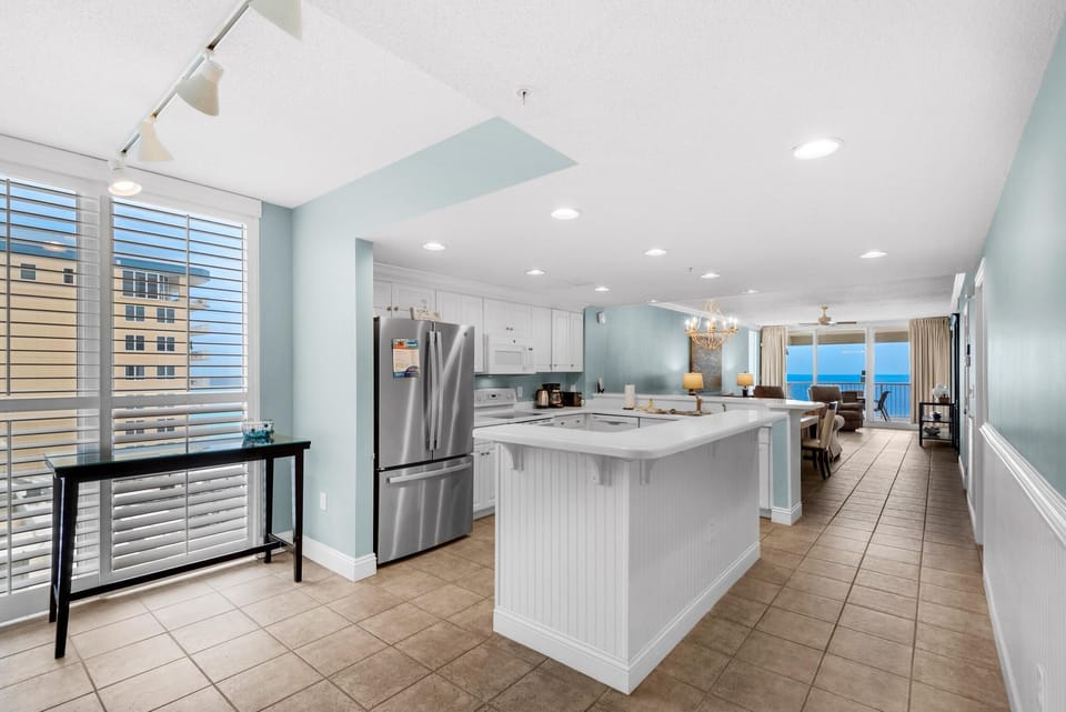 Condo, Multiple Beds (Majestic Beach Towers 2-1509) | Private kitchen | Oven, toaster