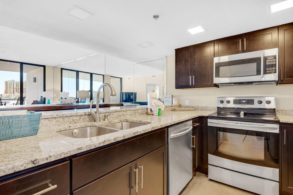 Apartment, Multiple Beds (East Pass 209) | Private kitchen | Oven, toaster
