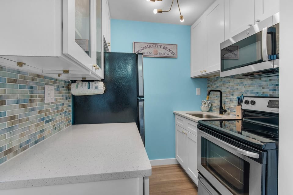 Studio, 1 King Bed with Sofa bed (Top of the Gulf 713) | Private kitchen | Oven, toaster