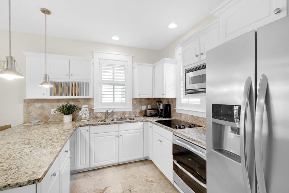 House, 2 Queen Beds (Sunset Serenade) | Private kitchen | Oven, toaster