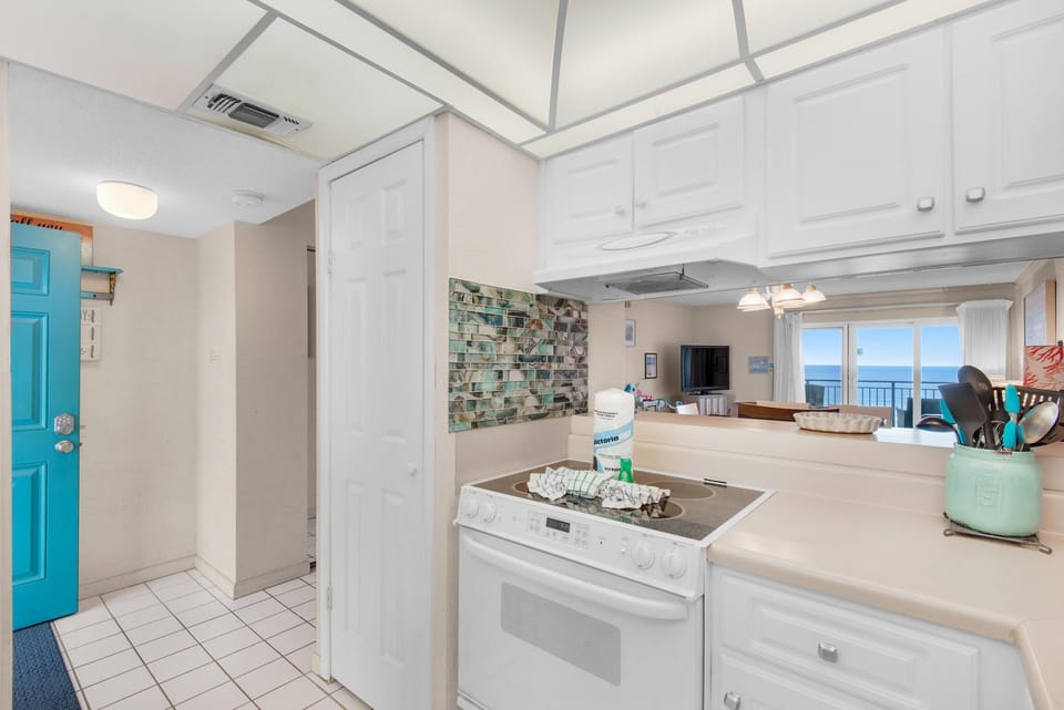 Condo, Multiple Beds (Emerald Isle 708) | Private kitchen | Oven, toaster