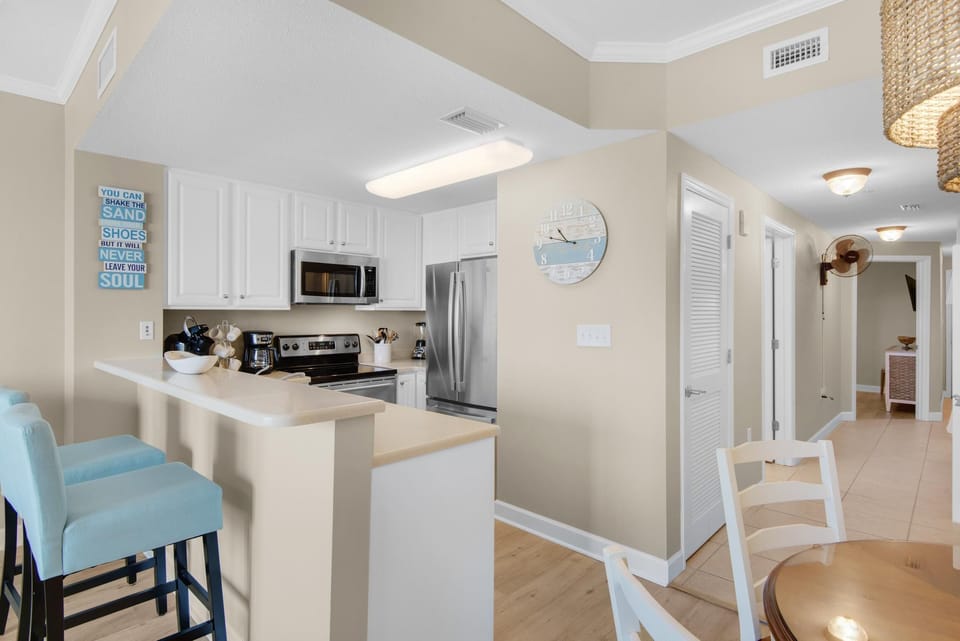 Condo, 1 King Bed with Sofa bed (Seychelles 308) | Private kitchen | Oven, toaster
