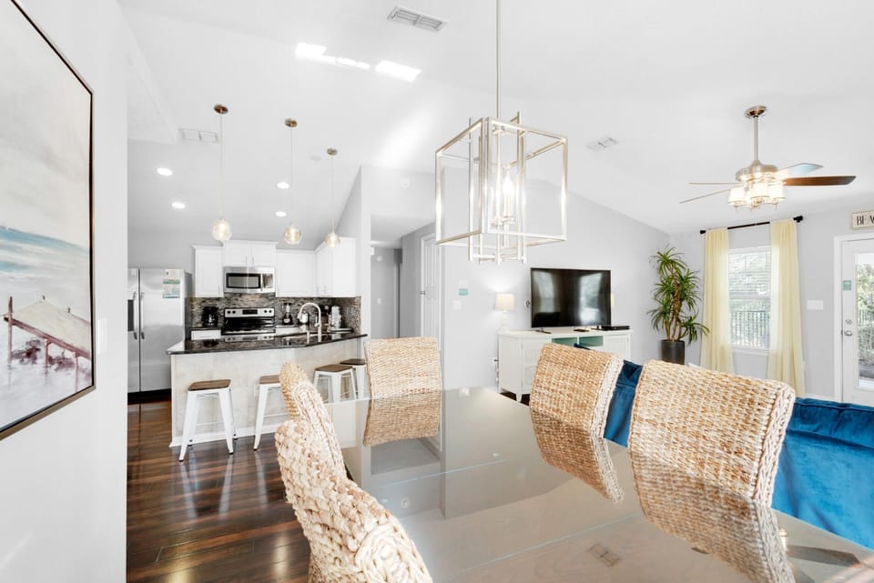 House, Multiple Beds (Shore Beats Work) | Interior