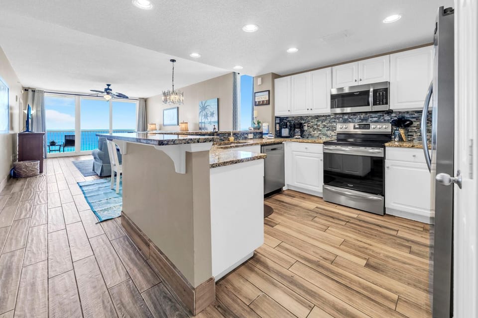 Condo, Multiple Beds (Majestic Beach Towers 2-901) | Private kitchen | Oven, toaster