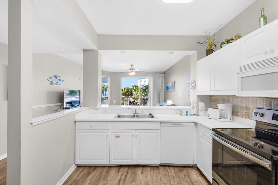 Condo, Multiple Beds (Destin West Gulfside #212) | Private kitchen | Oven, toaster
