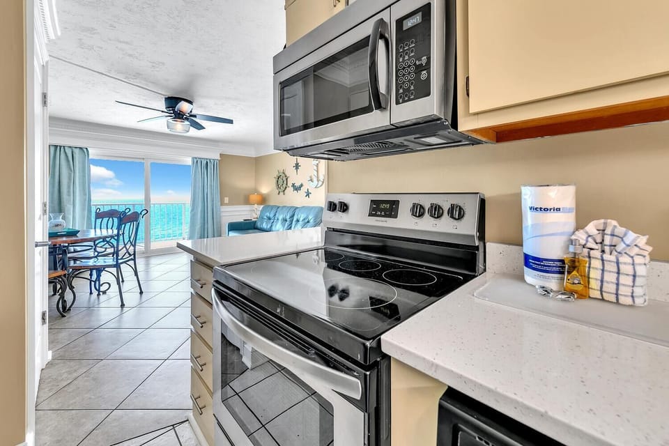 Condo, 1 King Bed with Sofa bed (The Summit 1323) | Private kitchen | Oven, toaster