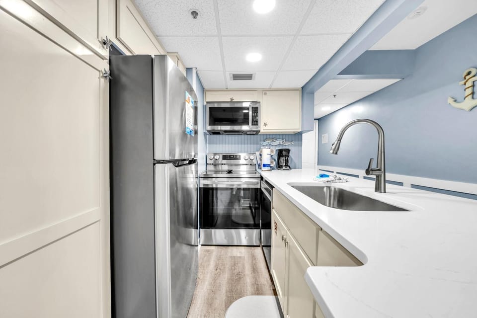 Condo, Multiple Beds (Sunbird 412E) | Private kitchen | Oven, toaster