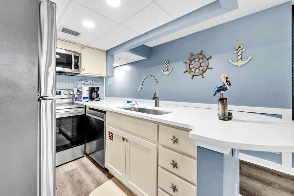 Condo, Multiple Beds (Sunbird 412E) | Private kitchen | Oven, toaster