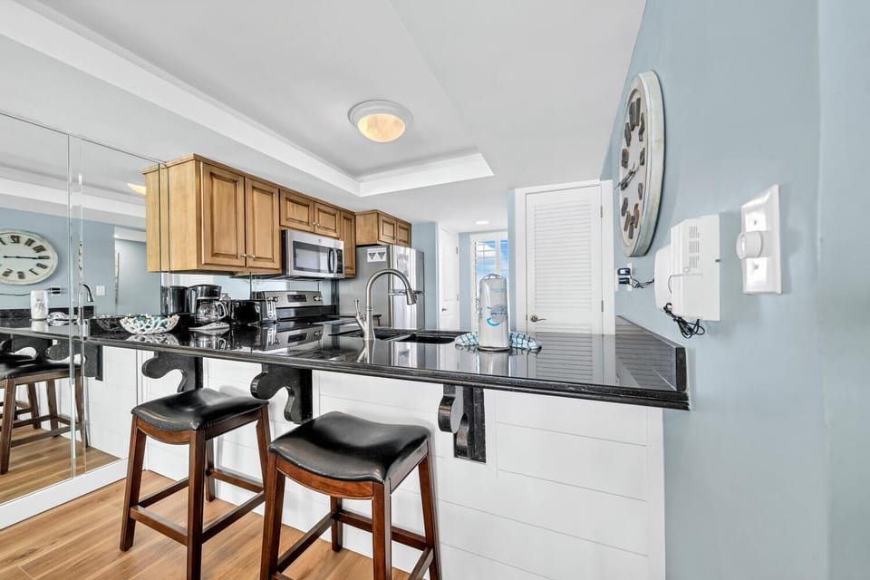 Condo, 1 King Bed with Sofa bed (Edgewater Tower 2-404) | Private kitchen | Oven, toaster