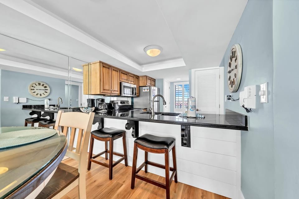 Condo, 1 King Bed with Sofa bed (Edgewater Tower 2-404) | Private kitchen | Oven, toaster