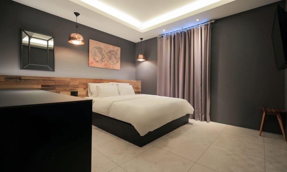 Deluxe Room | Individually decorated, individually furnished, free WiFi, bed sheets