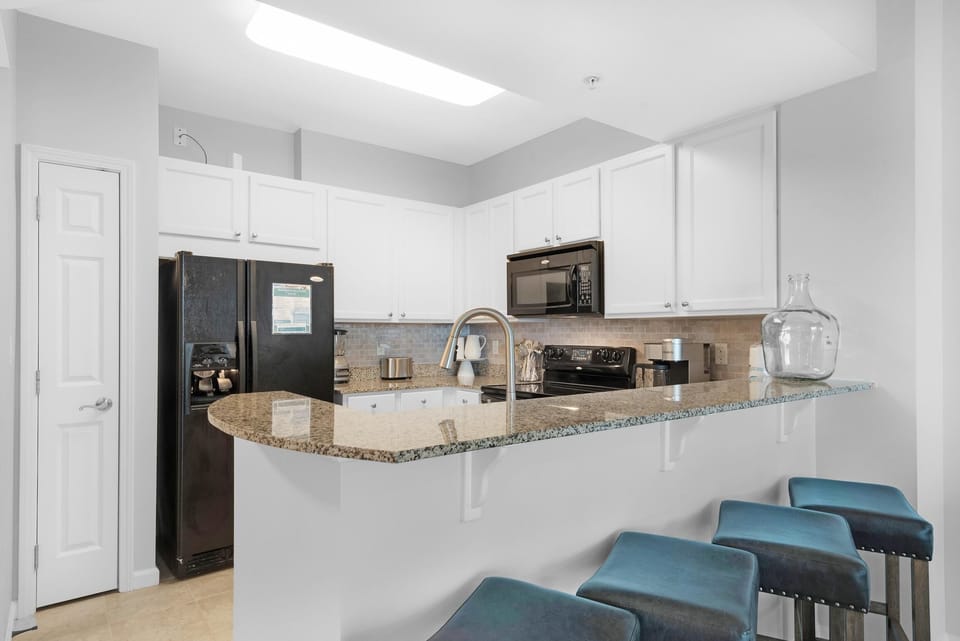 Condo, 1 King Bed with Sofa bed (Palms Resort #2711 Jr. 2BR) | Private kitchen | Oven, toaster