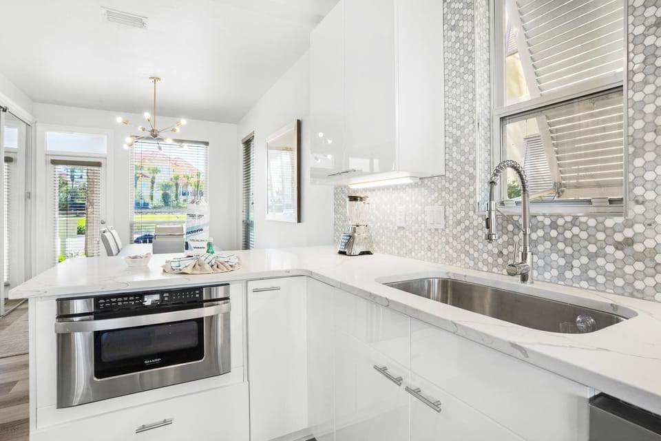 House, Multiple Beds (Destiny Beach Villas 17   Between the) | Private kitchen | Oven, toaster