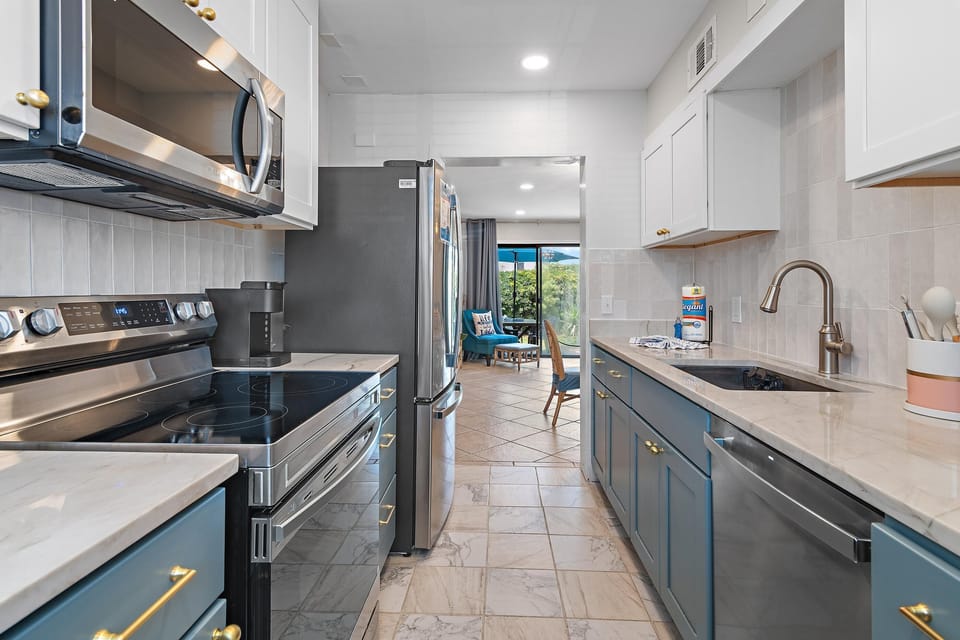 House, Multiple Beds (SouthBay by the Gulf #122 - Salty Paw) | Private kitchen | Oven, toaster