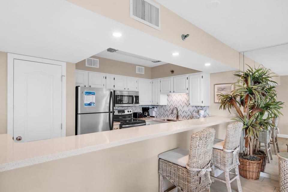 Condo, Multiple Beds (Mainsail 213) | Private kitchen | Oven, toaster