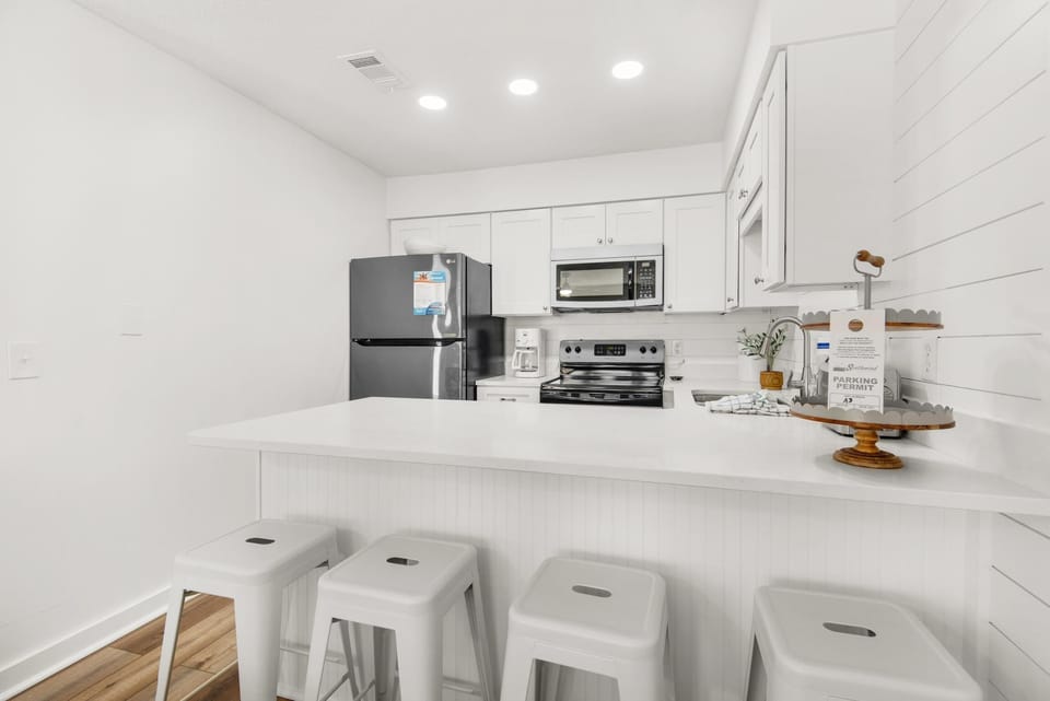 Condo, 1 King Bed with Sofa bed (Southwind A-3 - Fleur De Sea) | Private kitchen | Oven, toaster