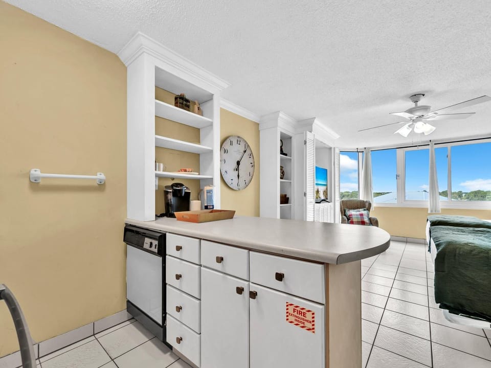 Studio, 2 Queen Beds (Top of the Gulf 610) | Private kitchen | Oven, toaster