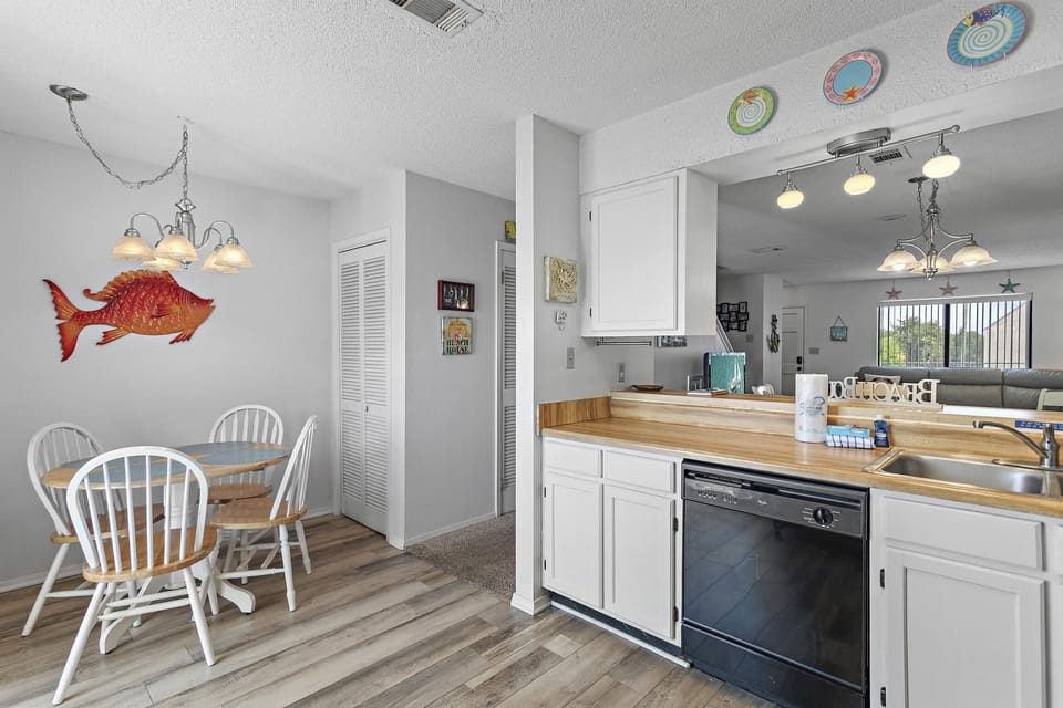 House, Multiple Beds (Sandprints C10) | Dining