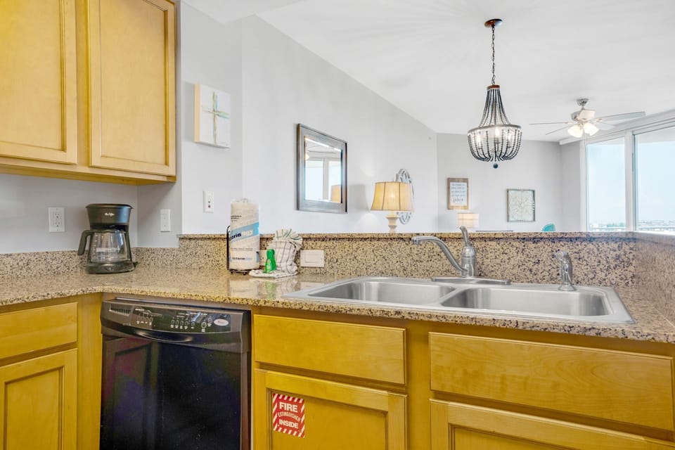 Condo, Multiple Beds (Palms Resort 1406 Jr 2BR) | Private kitchen | Oven, toaster