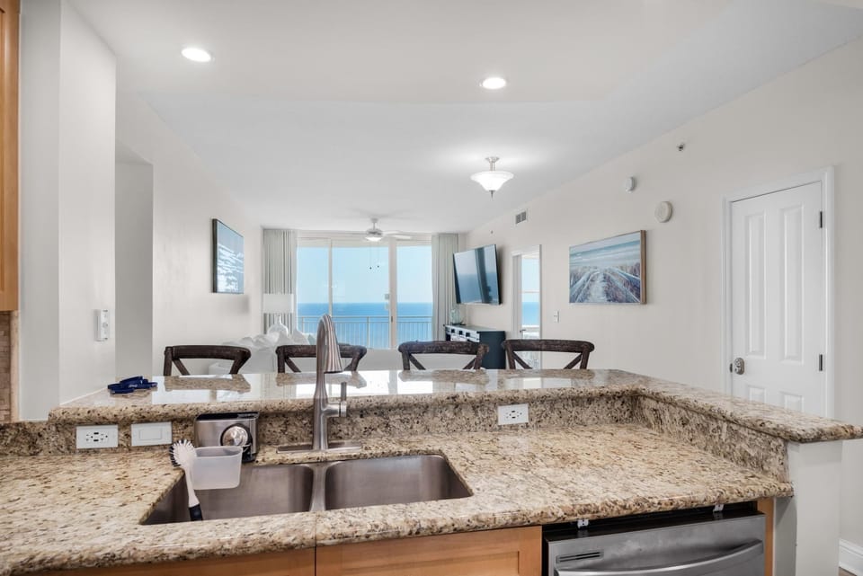 Condo, Multiple Beds (Aqua Resort 2103) | Interior