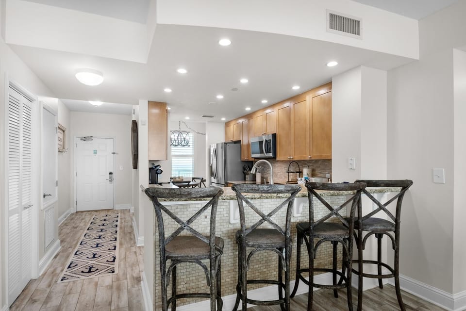 Condo, Multiple Beds (Aqua Resort 2103) | Dining