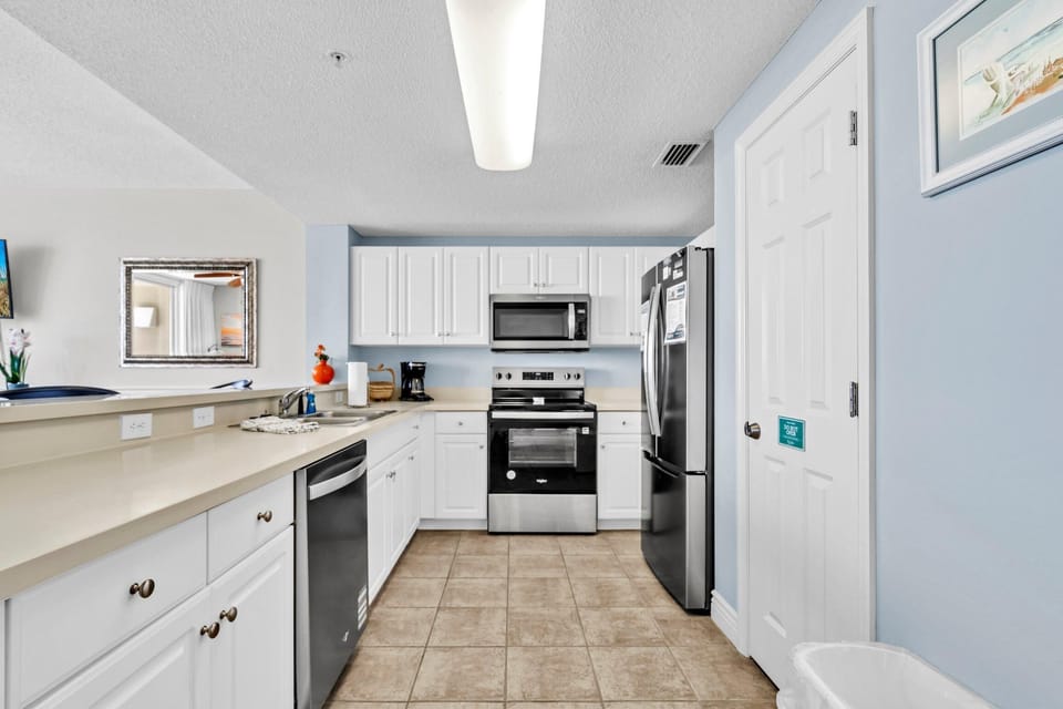 Condo, 1 King Bed with Sofa bed (Majestic Beach Towers 1-1213) | Private kitchen | Oven, toaster