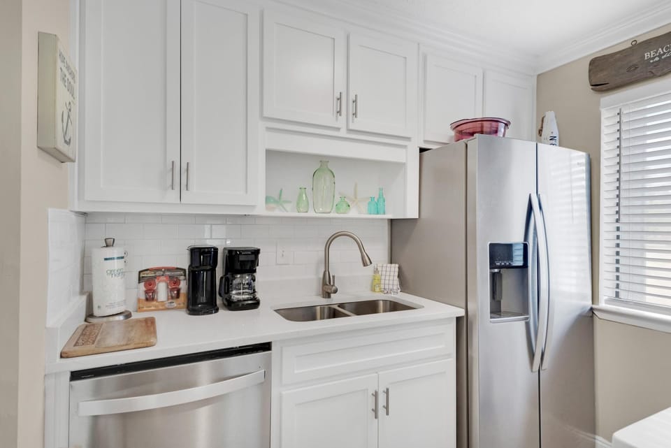 Condo, 1 King Bed with Sofa bed (Nautical Watch E-4) | Private kitchen | Oven, toaster