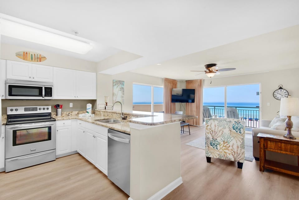 Condo, Multiple Beds (Pelican Isle 301) | Private kitchen | Oven, toaster