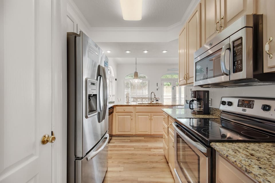 House, Multiple Beds (Ocean Breeze Cottage) | Private kitchen | Oven, toaster