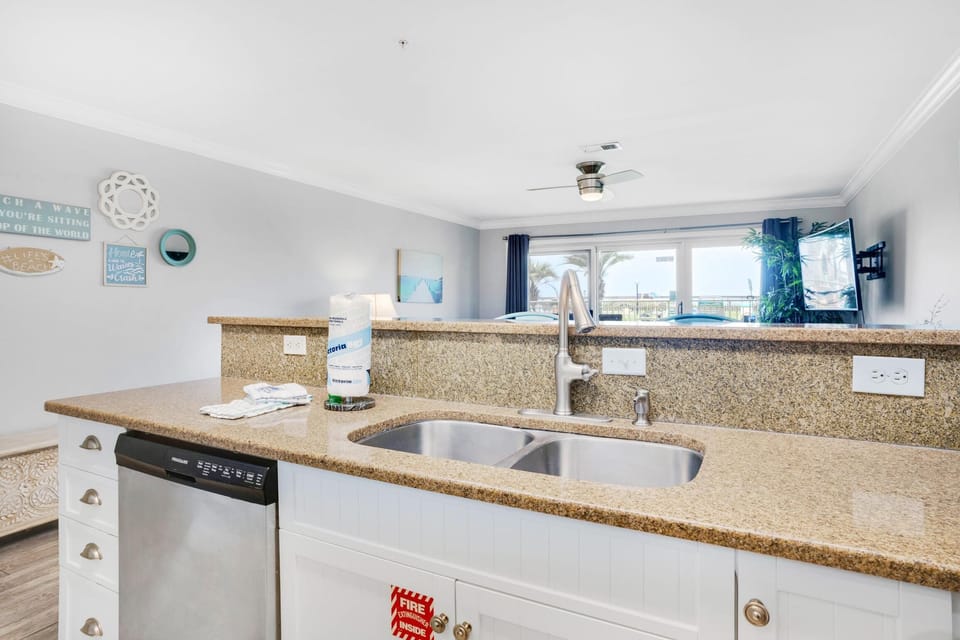 Condo, 1 King Bed with Sofa bed (Maravilla 2112) | Private kitchen | Oven, toaster