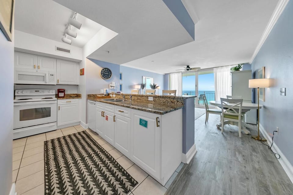 Condo, Multiple Beds (Emerald Beach 1035) | Private kitchen | Oven, toaster