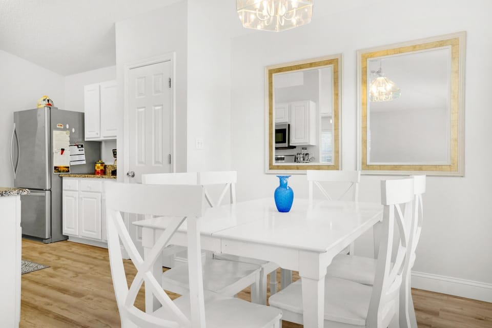 House, Multiple Beds (Sandy Pelican) | Dining