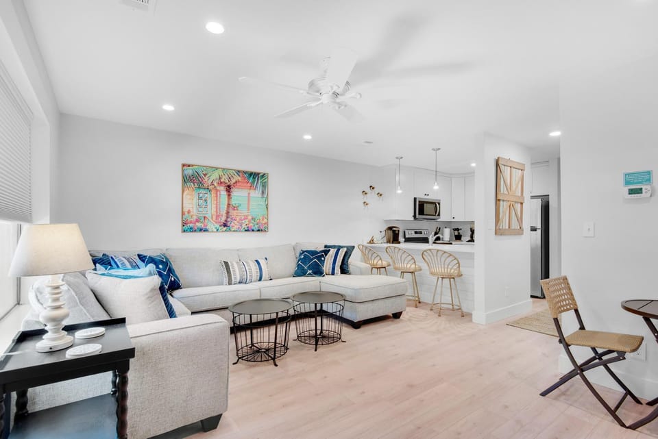 Condo, 1 King Bed with Sofa bed (Sandprints E9- Shoeless Joe) | Living area | TV