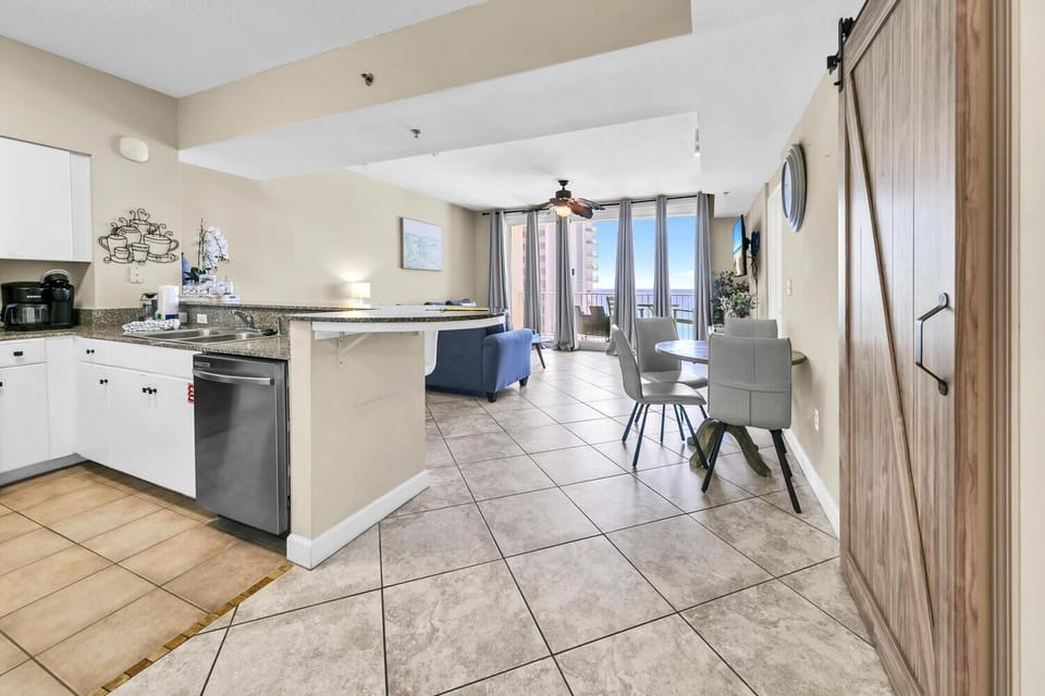 Condo, 1 King Bed with Sofa bed (Shores of Panama 1212) | Interior