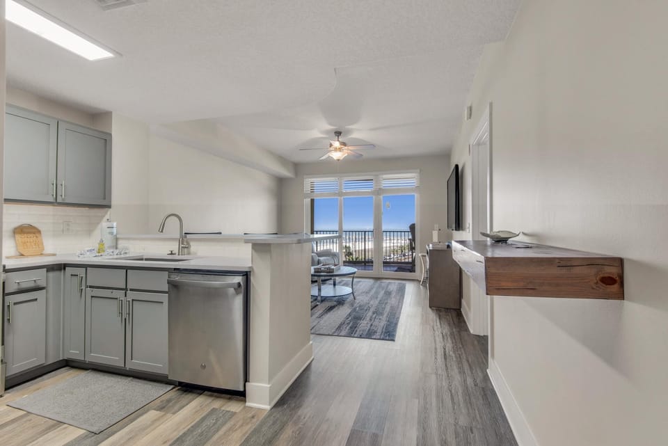 Condo, 1 King Bed with Sofa bed (Calypso 3-504) | Private kitchen | Oven, toaster