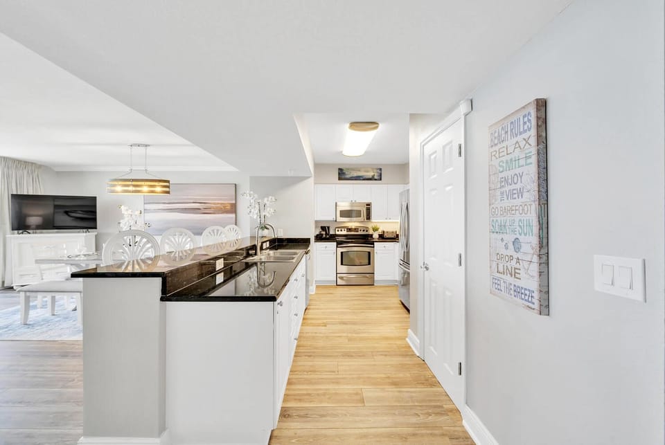 Condo, Multiple Beds (Emerald Beach 1633) | Private kitchen | Oven, toaster
