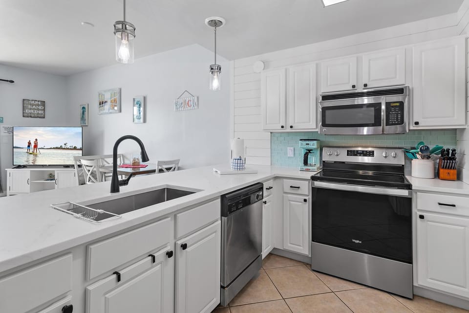 Condo, 1 King Bed with Sofa bed (Beach Resort 214) | Private kitchen | Oven, toaster