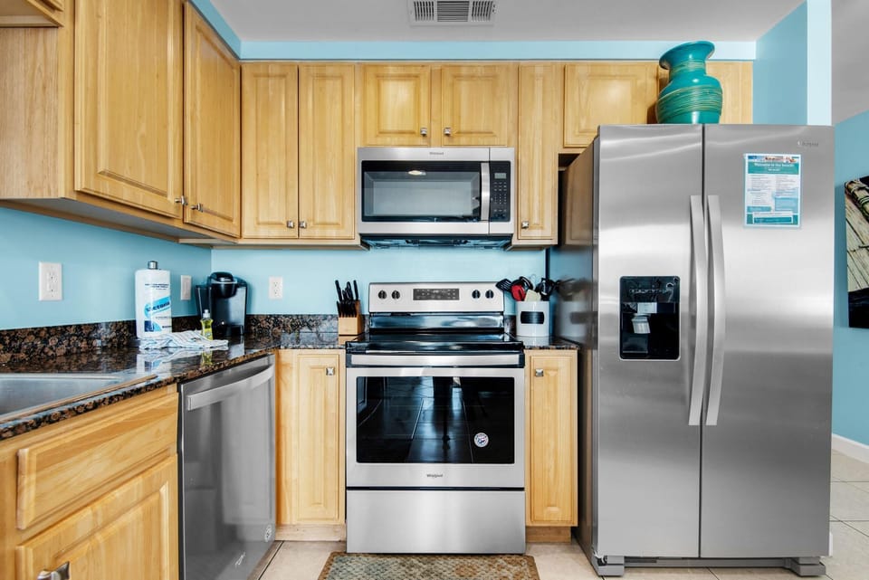Condo, Multiple Beds (Splash 206E) | Private kitchen | Oven, toaster