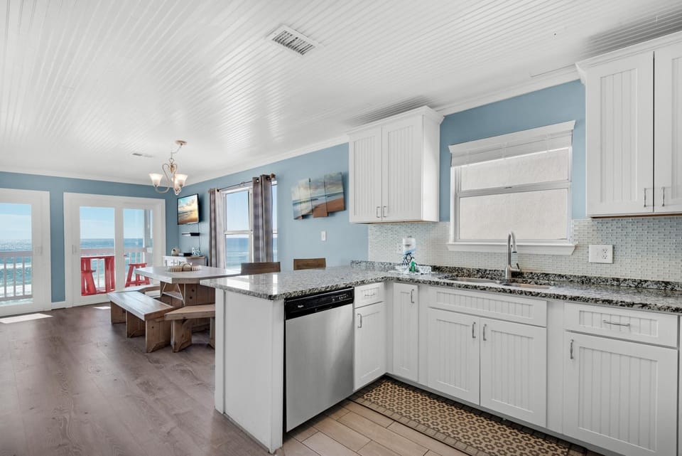 House, Multiple Beds (Crystal Breeze) | Private kitchen | Oven, toaster