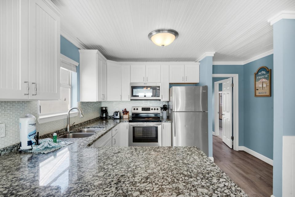 House, Multiple Beds (Crystal Breeze) | Private kitchen | Oven, toaster