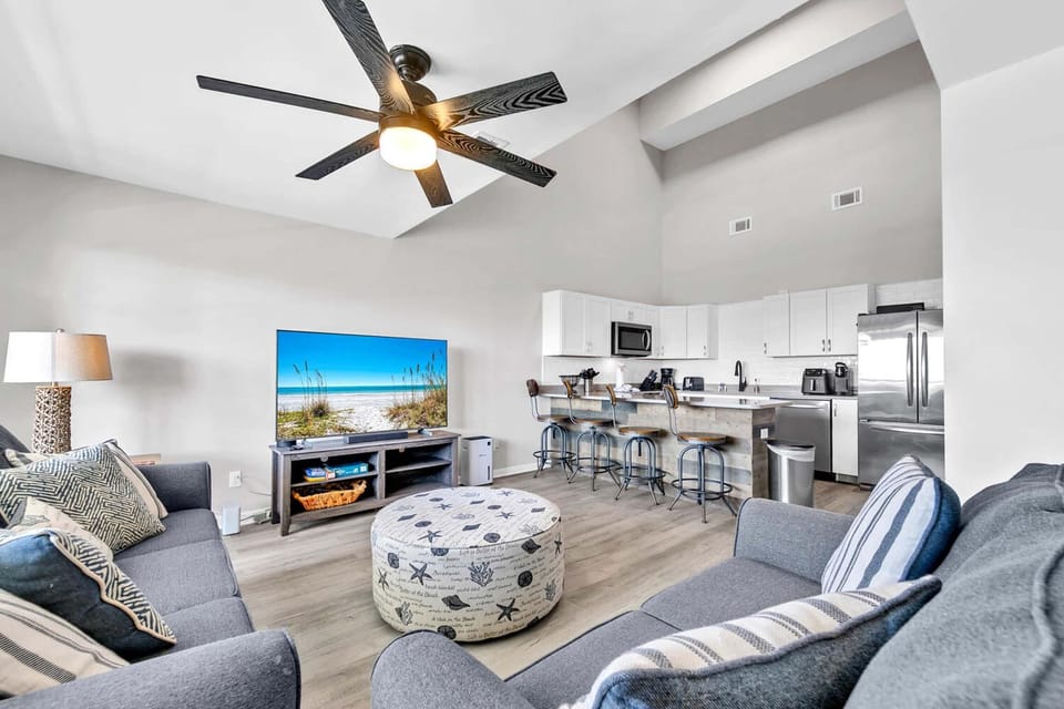 Condo, Multiple Beds (Horizon South 54-303) | Living area | TV