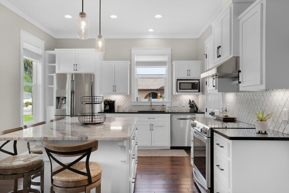 House, Multiple Beds (Moonlight Cottage) | Private kitchen | Oven, toaster