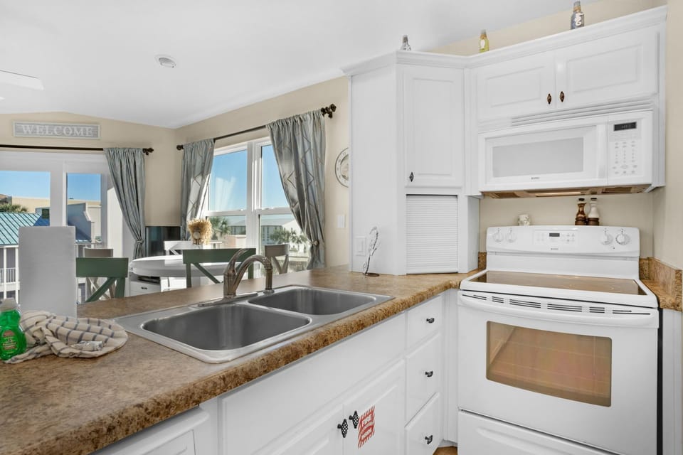 Condo, Multiple Beds (Gulfview II 311) | Private kitchen | Oven, toaster