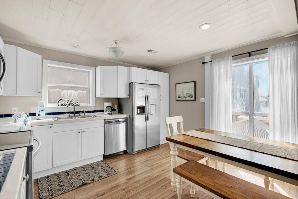 House, Multiple Beds (Walking on Sunshine) | Private kitchen | Oven, toaster, cookware/dishes/utensils