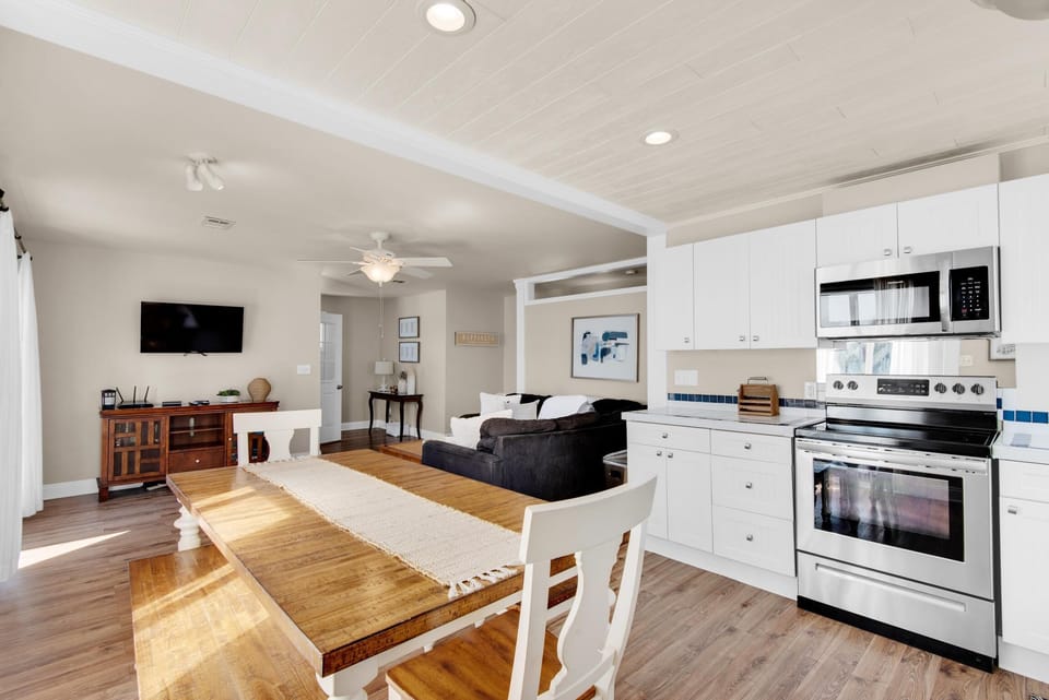 House, Multiple Beds (Walking on Sunshine) | Interior