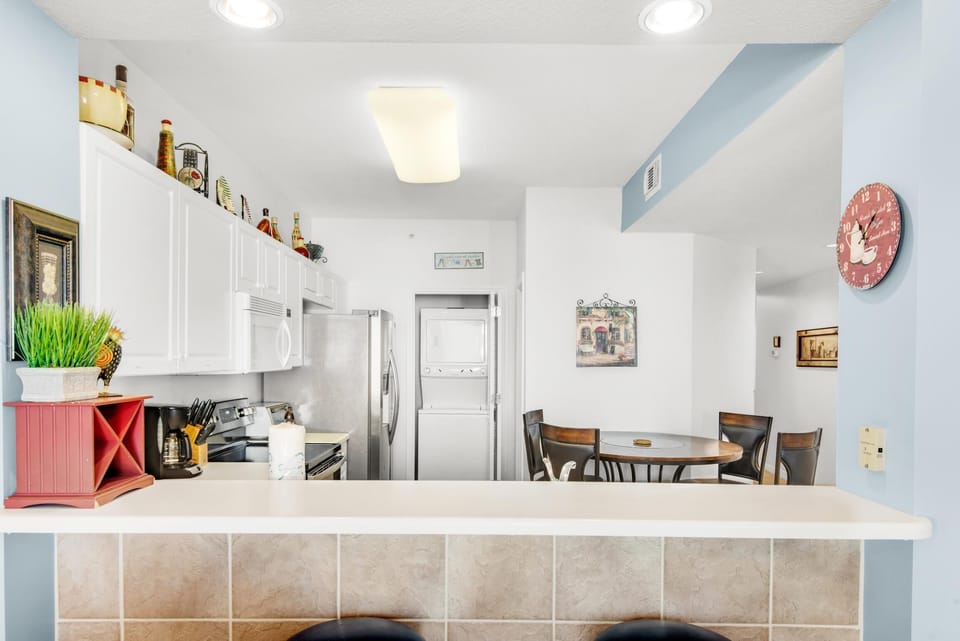 Condo, Multiple Beds (Destin West Gulfside #608) | Private kitchen | Oven, toaster