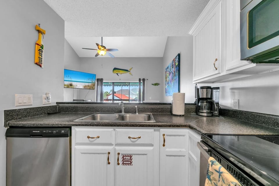 Condo, 2 Queen Beds (St Thomas Square Villa 414) | Private kitchen | Oven, toaster