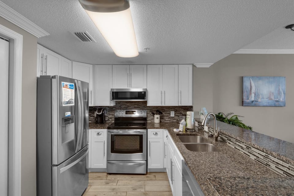Condo, Multiple Beds (Majestic Beach Towers 1-1804) | Private kitchen | Oven, toaster