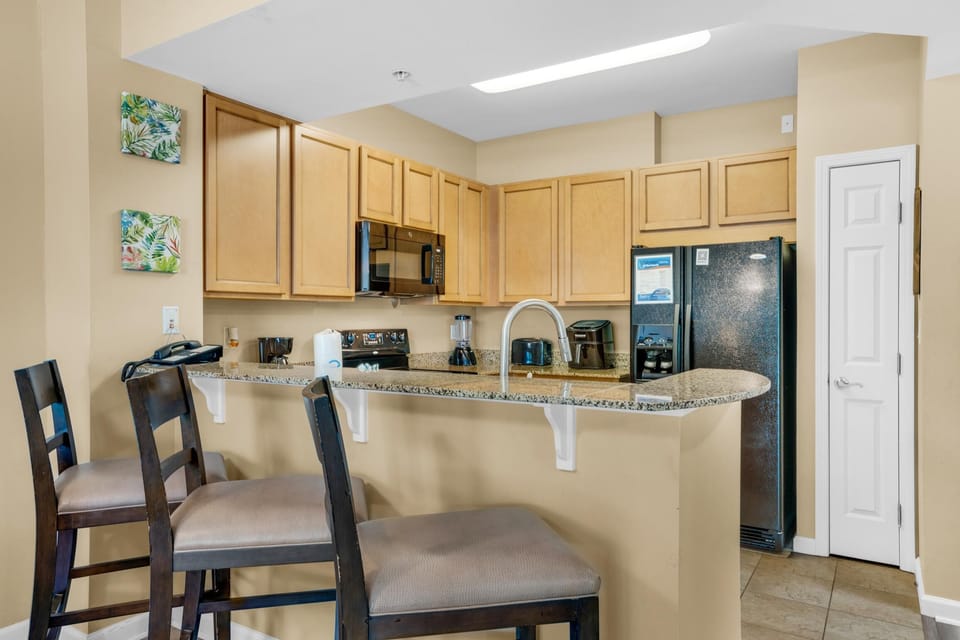 Condo, Multiple Beds (Palms Resort #2210 Jr 2BR) | Private kitchen | Oven, toaster